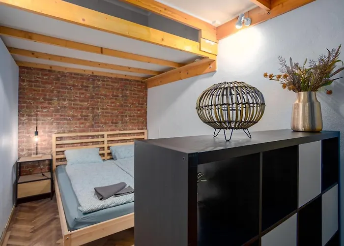 Apartment With Free Parking