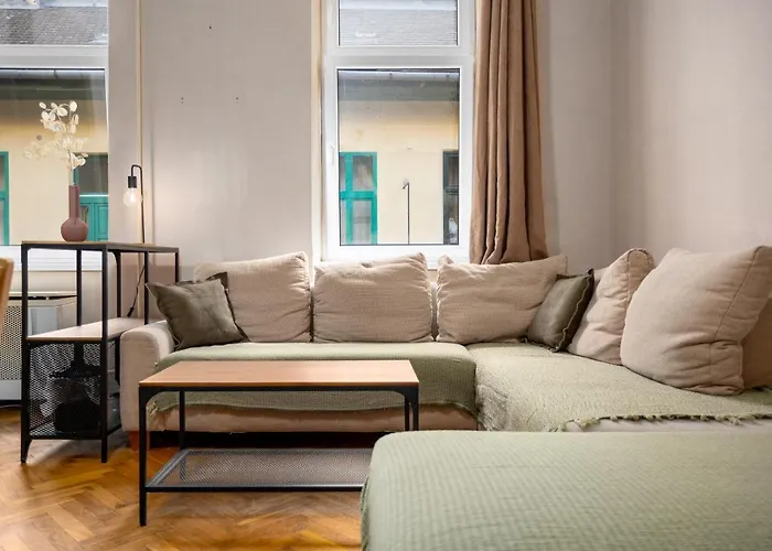Apartment With Free Parking